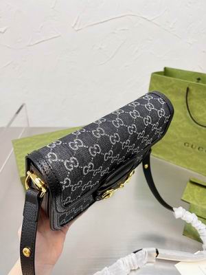 03115  26cm CN  (9)
